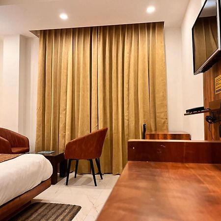 Hotel The Onix Dehradun Buitenkant foto