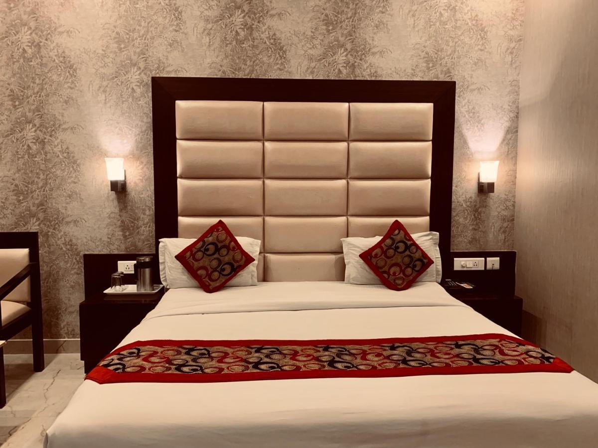 Hotel The Onix Dehradun Buitenkant foto