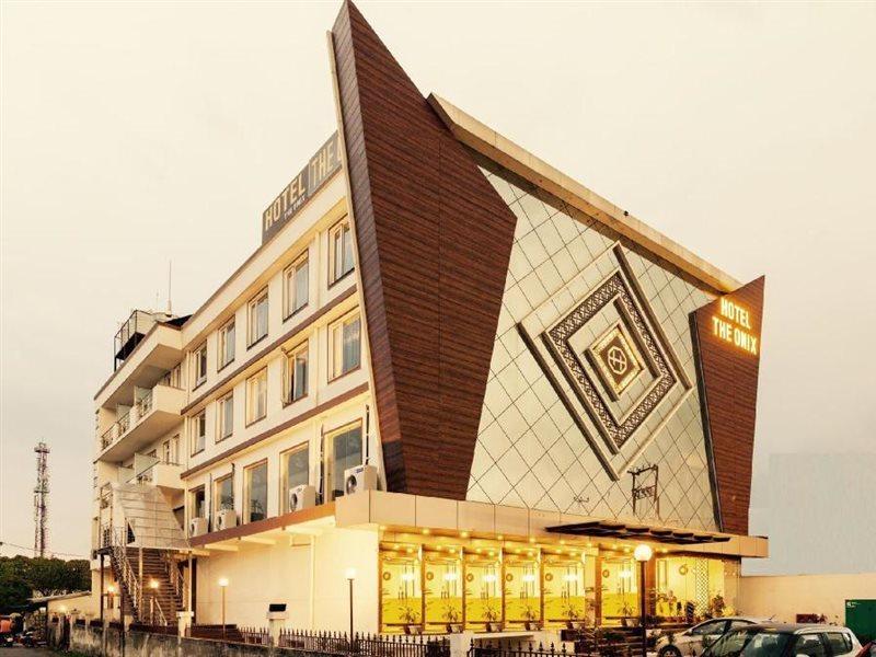 Hotel The Onix Dehradun Buitenkant foto