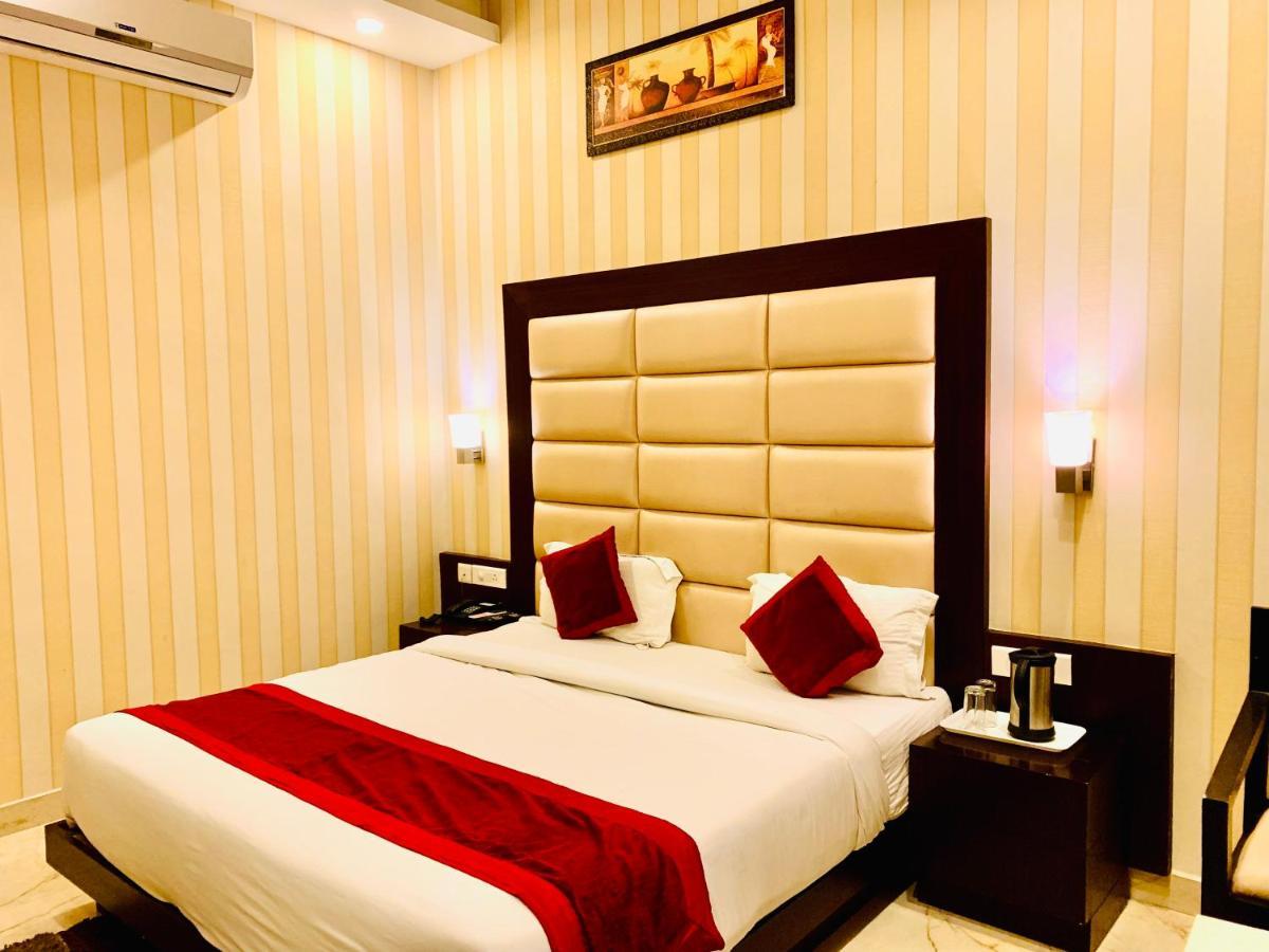 Hotel The Onix Dehradun Buitenkant foto