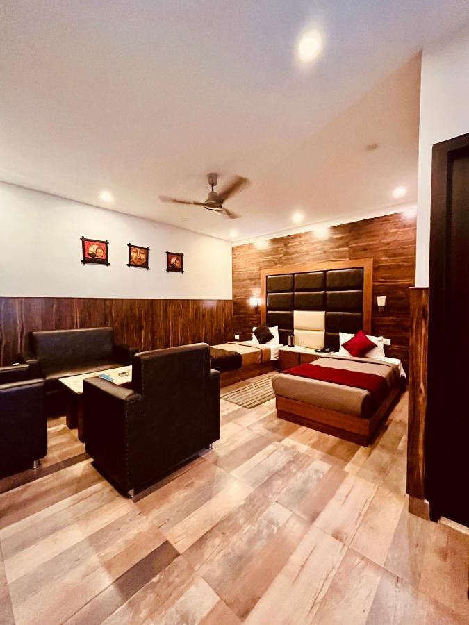 Hotel The Onix Dehradun Buitenkant foto