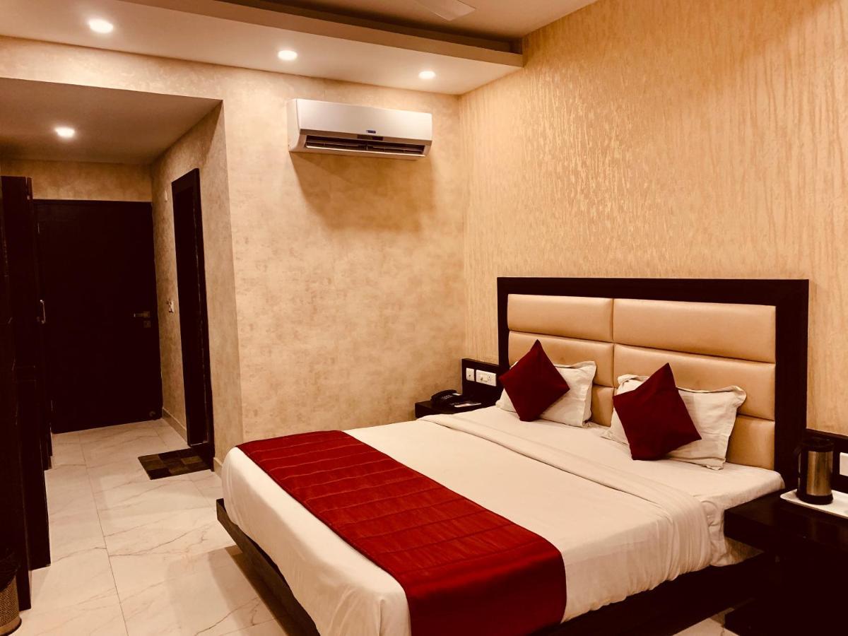 Hotel The Onix Dehradun Buitenkant foto