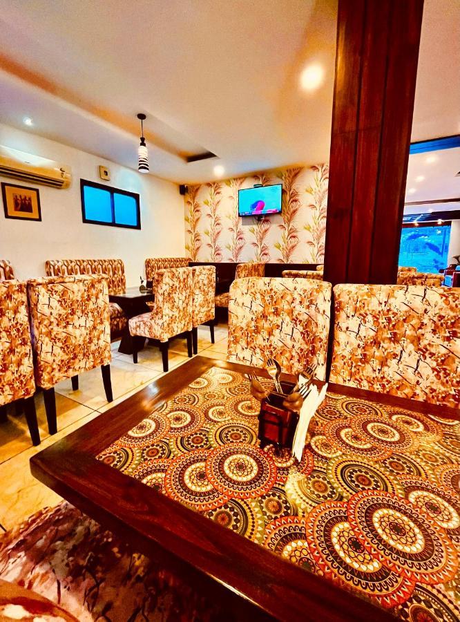 Hotel The Onix Dehradun Buitenkant foto