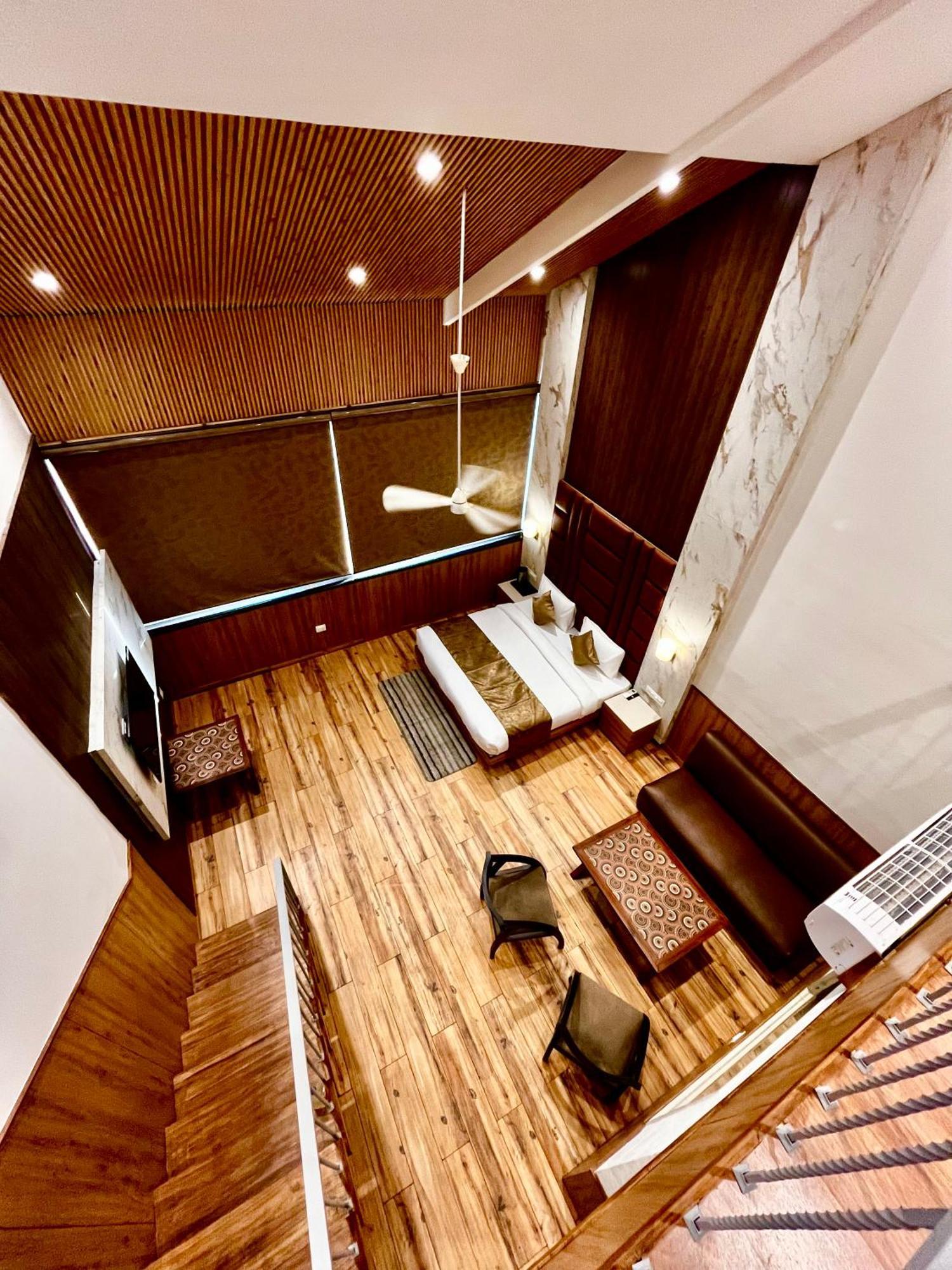 Hotel The Onix Dehradun Buitenkant foto