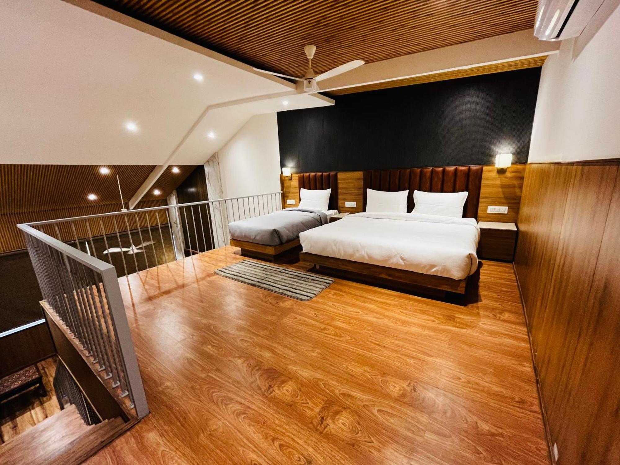 Hotel The Onix Dehradun Buitenkant foto