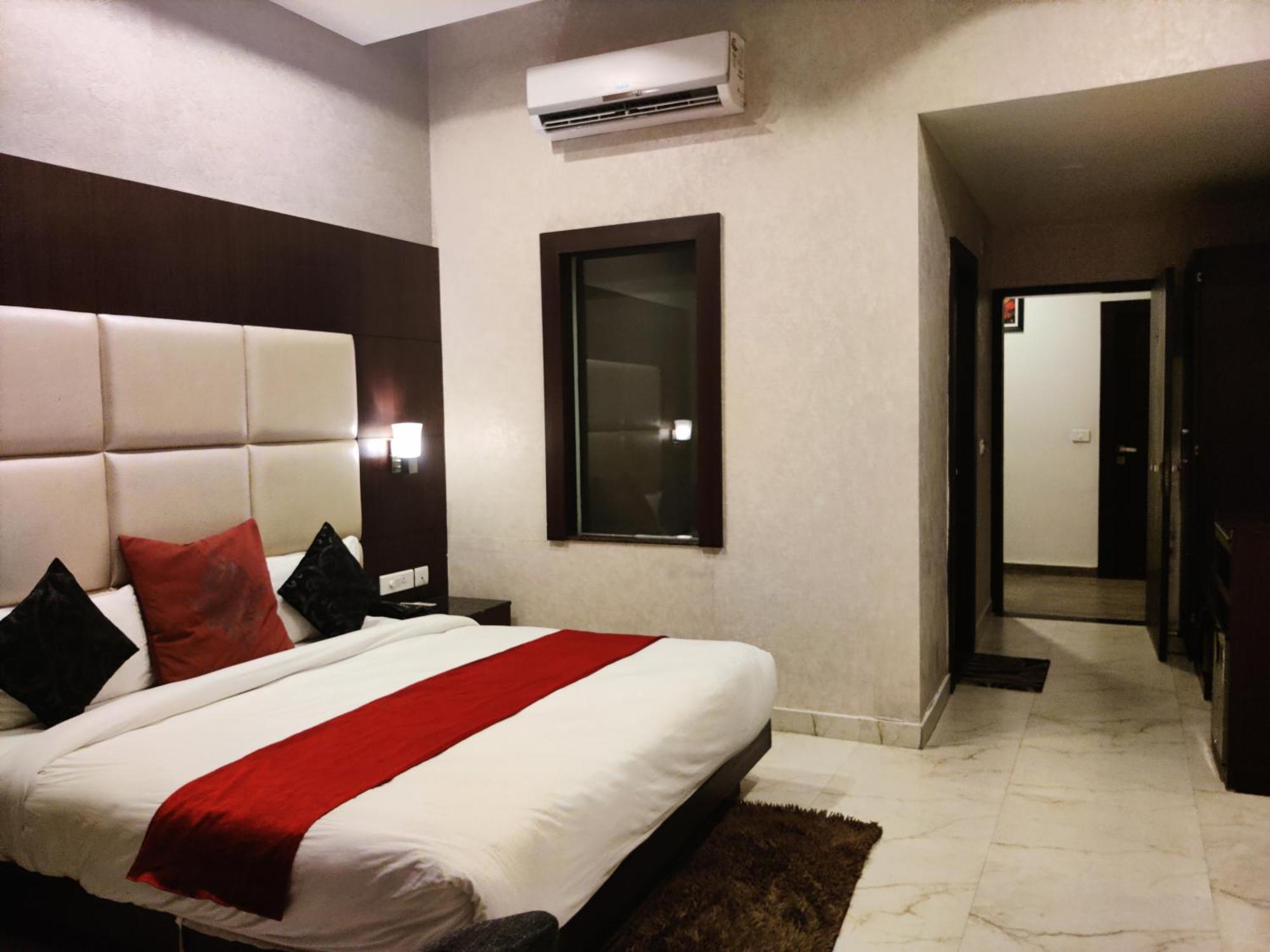 Hotel The Onix Dehradun Buitenkant foto
