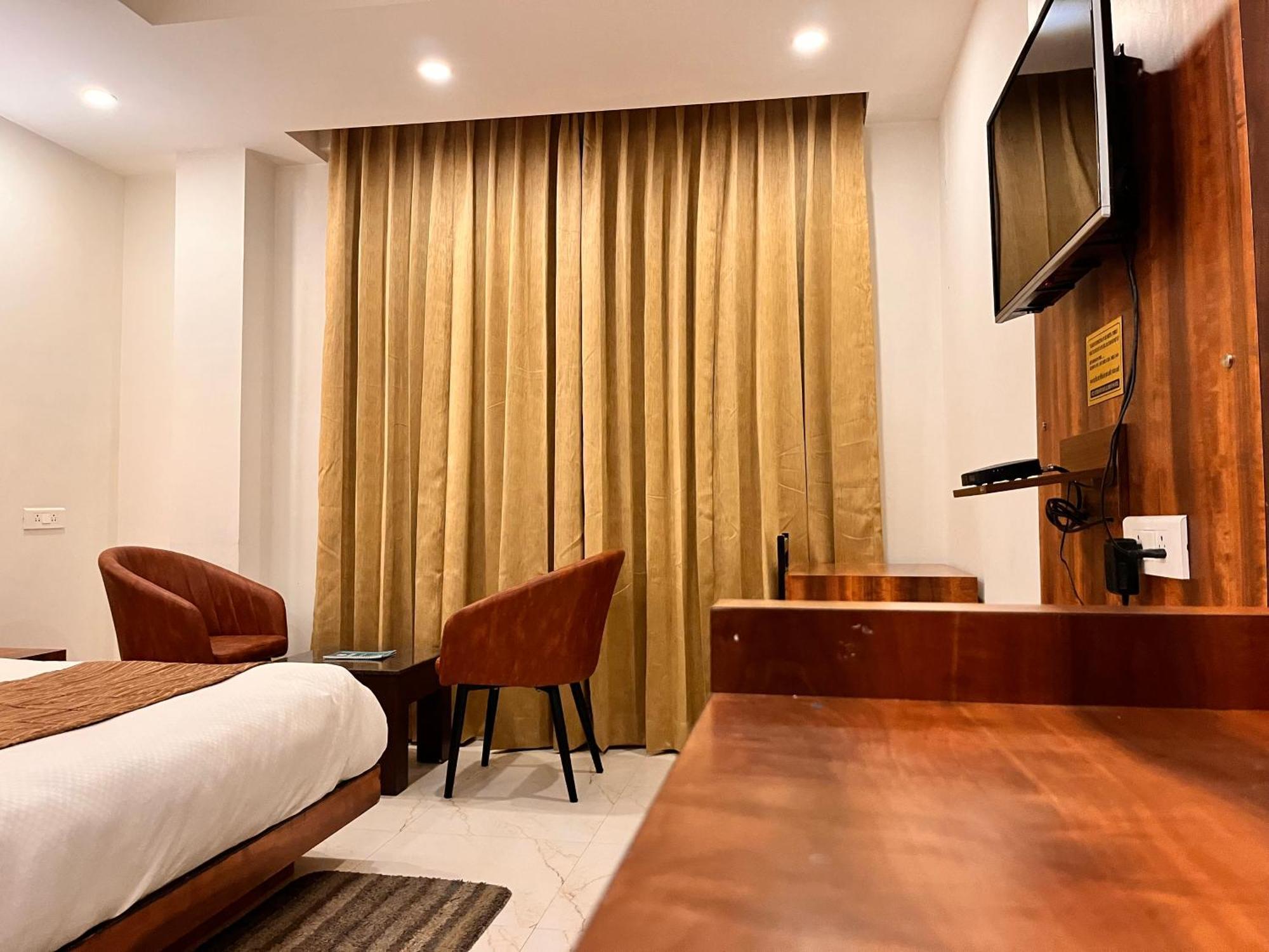 Hotel The Onix Dehradun Buitenkant foto