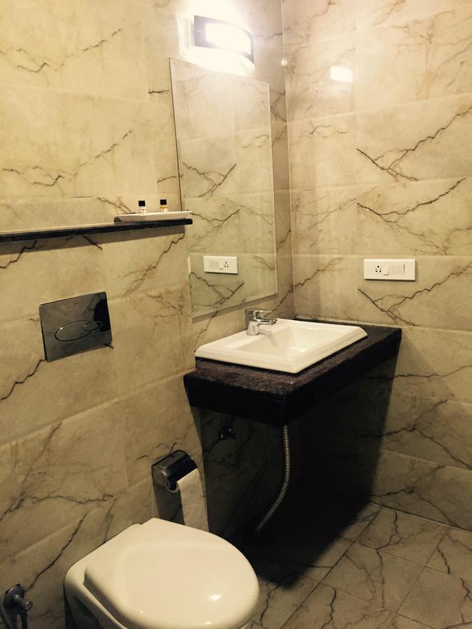 Hotel The Onix Dehradun Buitenkant foto