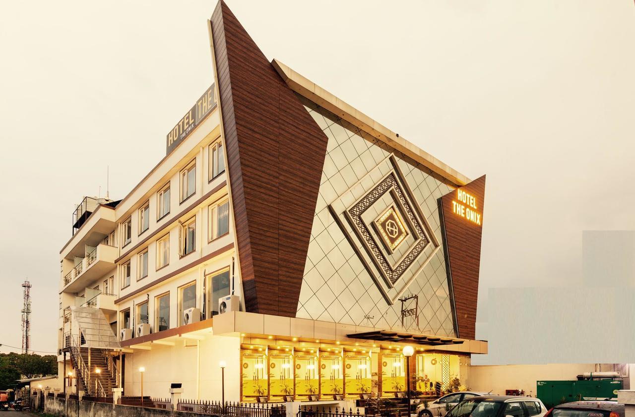 Hotel The Onix Dehradun Buitenkant foto